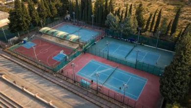 جانب من ملاعب التنس خلال انطلاق بطولة الجمهورية بكرة المضرب في حماة للفئات العمرية.